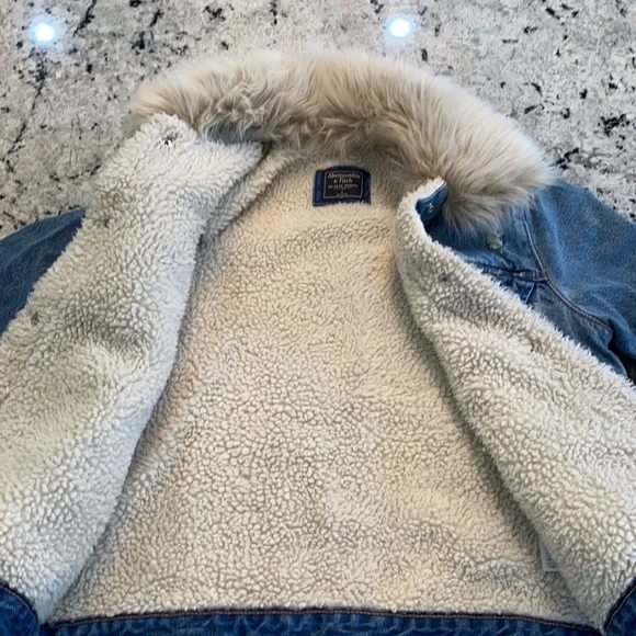 Abercrombie & Fitch Woman’s distressed Jean Jacket L - Picture 4 of 10